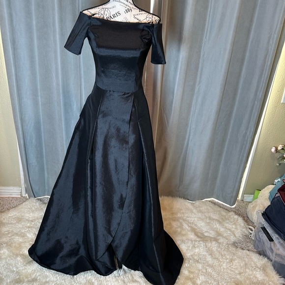 Bebe - Picture 4 of 6